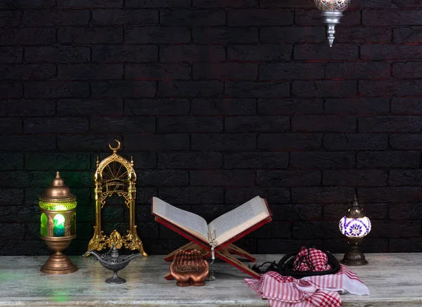 Ramadán Arabská Lampa Svatá Kniha Korán — Stock fotografie