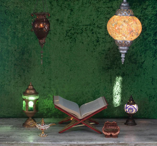 Ramadán Arabská Lampa Svatá Kniha Korán — Stock fotografie