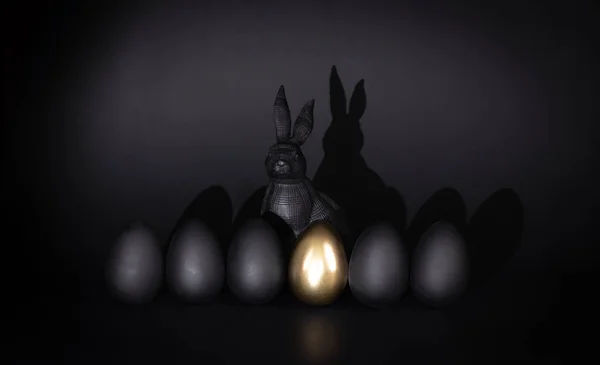 Czarne Wielkanoc Czarne Jaja Złote Jaja Czarny Królik — Zdjęcie stockowe