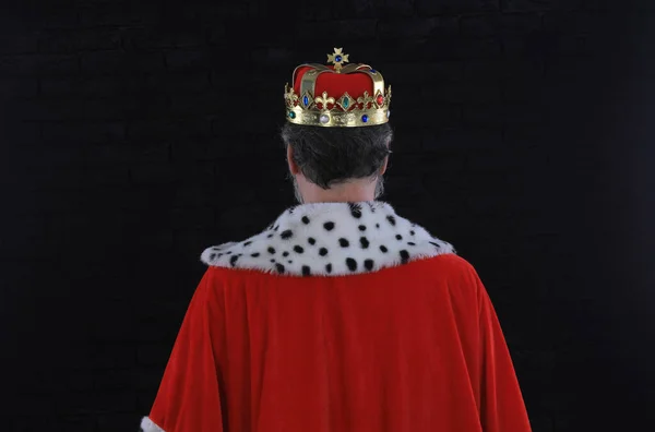Der König Trägt Eine Krone — Stockfoto