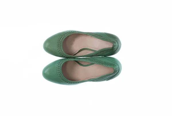 白い背景に隔離された緑のハイヒールの靴 — ストック写真