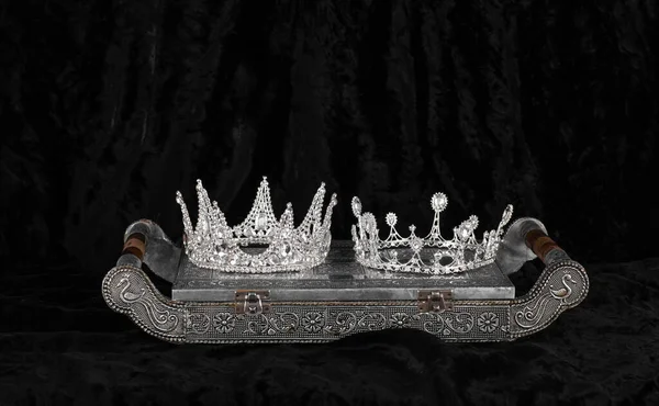 Королева Короны Черном Бархате — стоковое фото