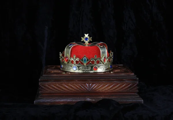 Корона Коробке Черный Бархат — стоковое фото