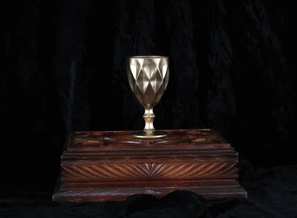 Святий Грааль Стародавня Чаша Чорному Оксамиті — стокове фото