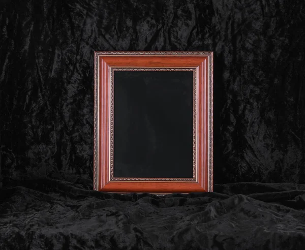 黑色天鹅绒上的老式相框 — 图库照片