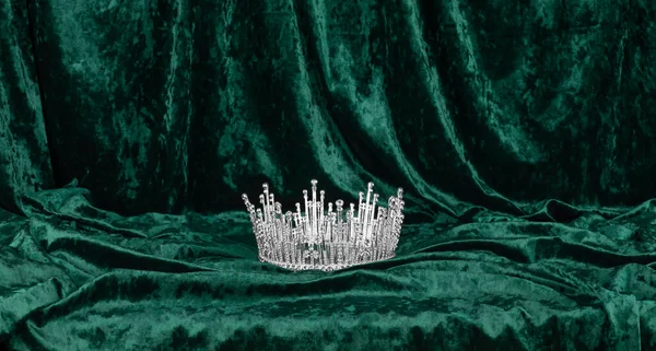 Crown Emeralds Green Velvet — Stock Photo, Image