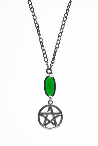 Знак ведьмы, пентаграмма изолированы на белом фоне