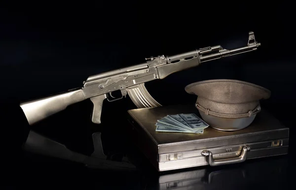 金色Ak 47卡拉什尼科夫冲锋枪 — 图库照片