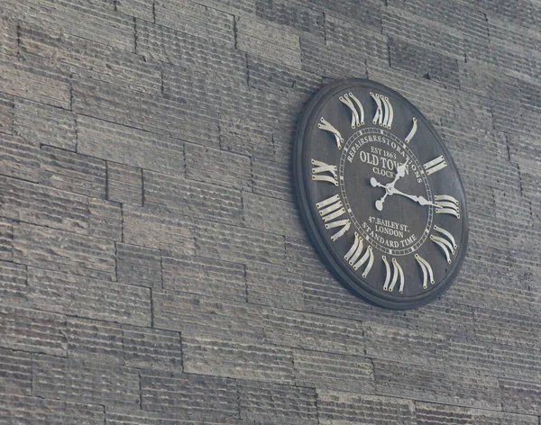 Horloge Murale Vintage Pour Décoration Intérieure Sur Vieux Mur — Photo