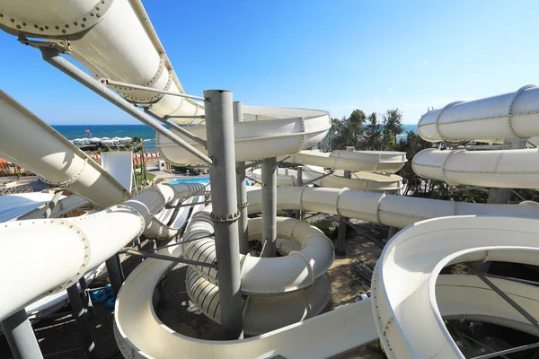 Parque Aquático Água Verão Escorregas Brancas Atrações Resort — Fotografia de Stock