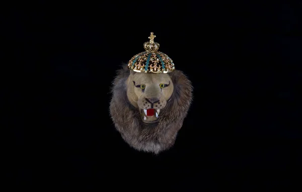 Löwe Mit Krone Auf Schwarzem Hintergrund — Stockfoto