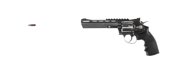 Schießen Revolver Mit Kugel Isoliert Auf Weißem Hintergrund — Stockfoto