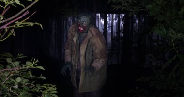 Geceleri ormanda zombi adam