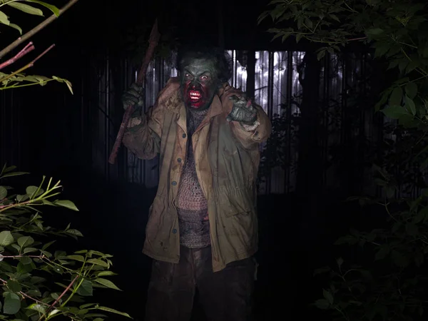 Zombie Man Skogen Natten — Stockfoto