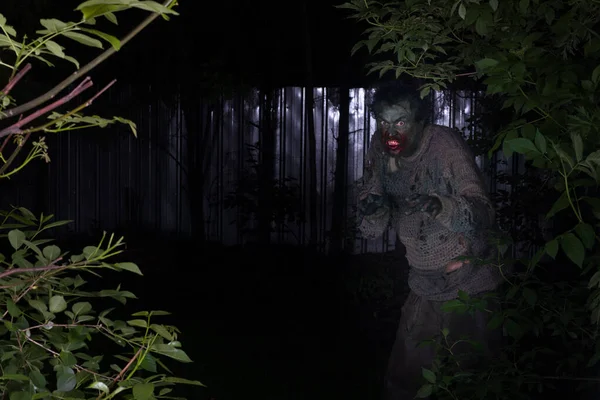 Zombie Hombre Bosque Por Noche —  Fotos de Stock