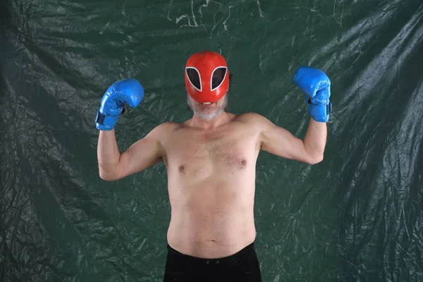 メキシコのレスラーがレッドマスクで — ストック写真