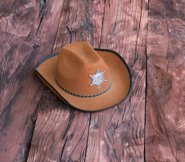 Sombrero Sheriff Vaquero Sobre Fondo Madera —  Fotos de Stock