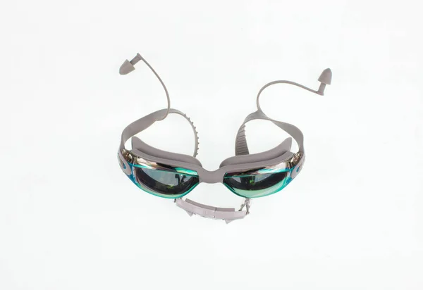 Zwembril Met Oordoppen Geïsoleerd Witte Achtergrond — Stockfoto