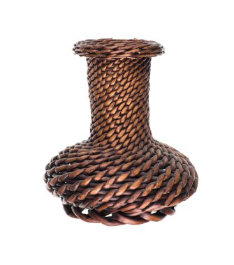 wicker rattan vazosu beyaz arkaplanda izole edildi