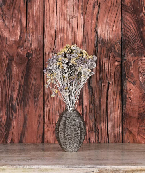 Abstrakte Vase Mit Blumen Auf Einem Holztisch — Stockfoto