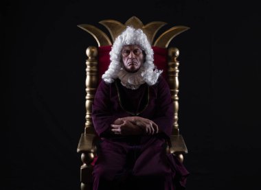  Tahtta Ortaçağ kralının portresi