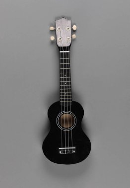 siyah ukulele siyah arkaplanda izole