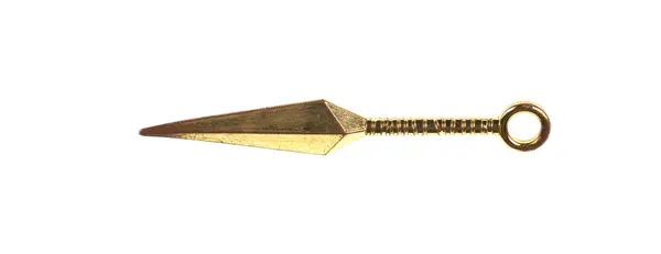 Beyaz arka planda izole edilmiş altın ninja fırlatma bıçağı