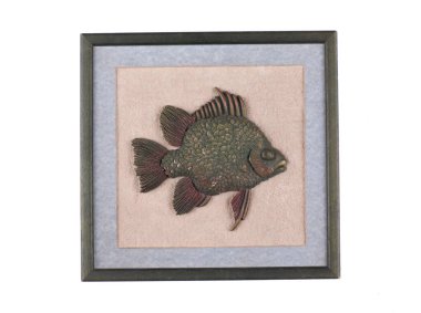  Çerçevedeki yapay balık beyaz arkaplanda izole edildi