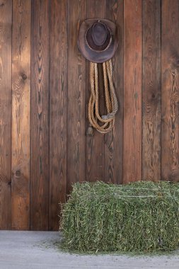 Kovboy ahırında saman yığını