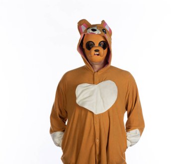  Köpek kostümlü komik adam.