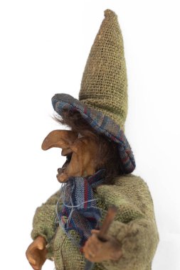 Beyaz arka plan üzerinde izole cadı bebek