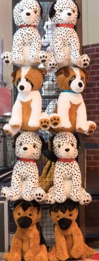 Lüks oyuncaklarla tezgah.