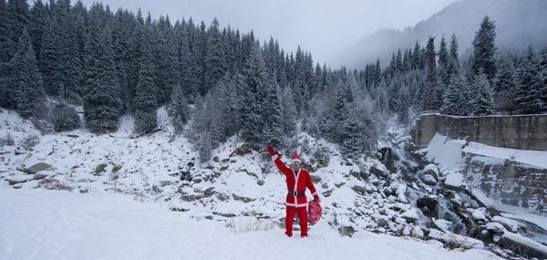 Santa Claus Dans Les Montagnes — Photo