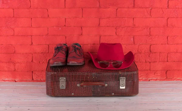 Régi Vintage Rózsaszín Utazási Bőrönd — Stock Fotó