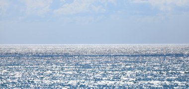 mavi deniz ufku ve mavi gökyüzü