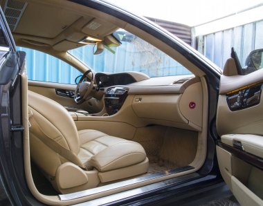 turuncu deri iç döşeme