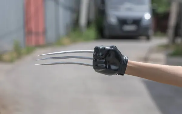 Hand Een Handschoen Met Messen Wolverine — Stockfoto