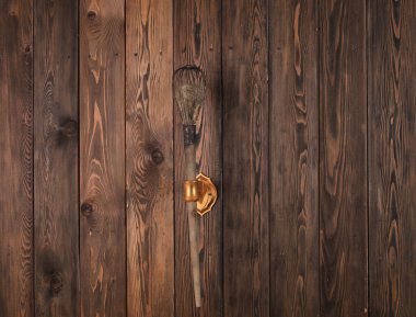 Meşaleli eski ahşap duvar