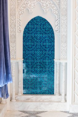 Arapça desenli doğu tarzı pencere
