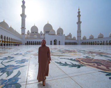 Şeyh Zayed 'in Büyük Camii, Abu Dabi' deki Arap kadın..