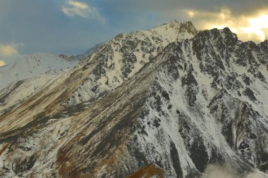 Yazın muhteşem dağ manzarası, Kazakistan, Kırgızistan