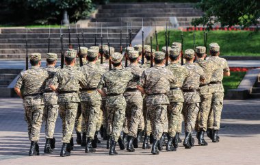 Kazakistan, Almaty, 06 / 19 / 2017: Askerler, ordu