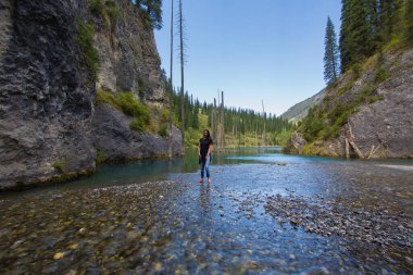 Kazakistan 'da batık ormanlı eşsiz bir dağ gölü olan Kaindy.