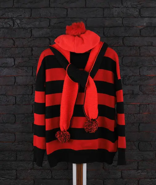 Black Red Striped Sweater Hanger — Stock Photo, Image