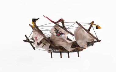  Korsan gemisi beyaz arkaplanda izole edildi