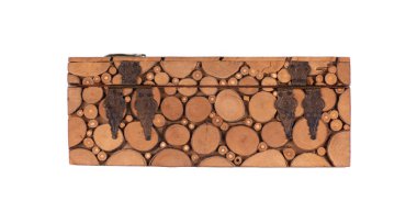 Beyaz arka plan üzerinde izole klasik ahşap kutu