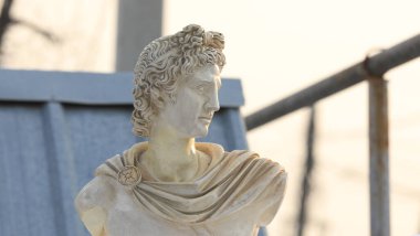 Apollo 'nun açık hava heykeli.