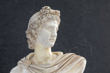 Apollo 'nun açık hava heykeli.