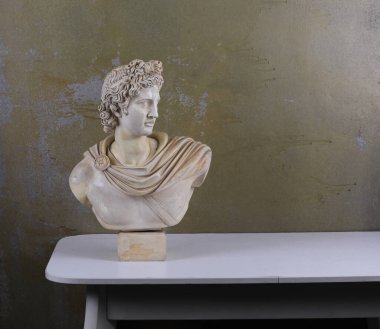 Apollo 'nun atölyedeki heykeli.