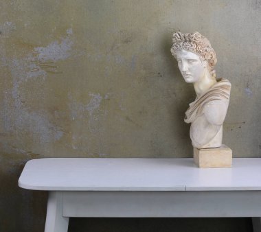 Apollo 'nun atölyedeki heykeli.